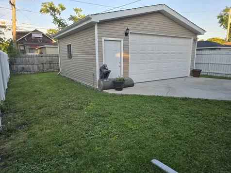 927 24TH Avenue Bellwood IL 60104