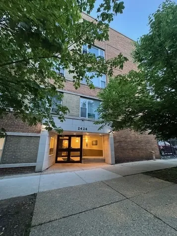 2424 West Estes Avenue Chicago IL 60645