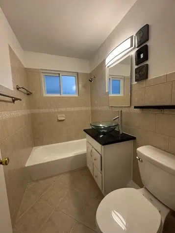 2424 West Estes Avenue Chicago IL 60645