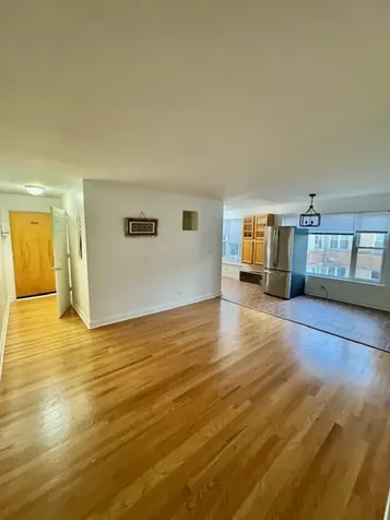 2424 West Estes Avenue Chicago IL 60645