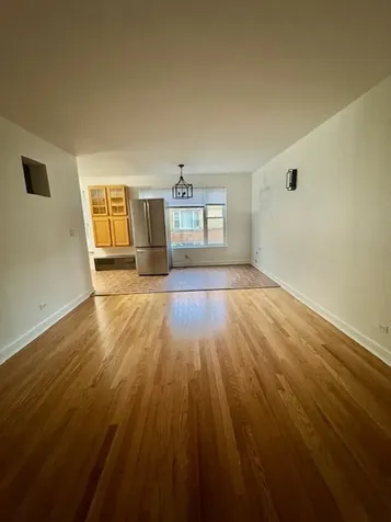 2424 West Estes Avenue Chicago IL 60645
