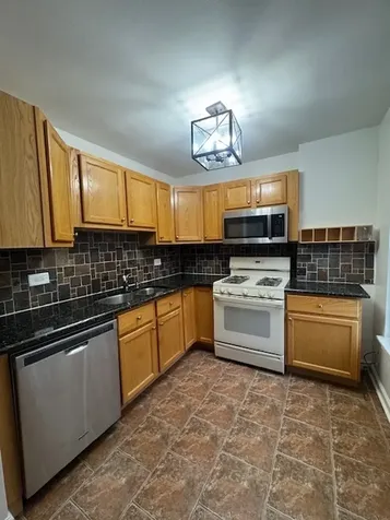 2424 West Estes Avenue Chicago IL 60645