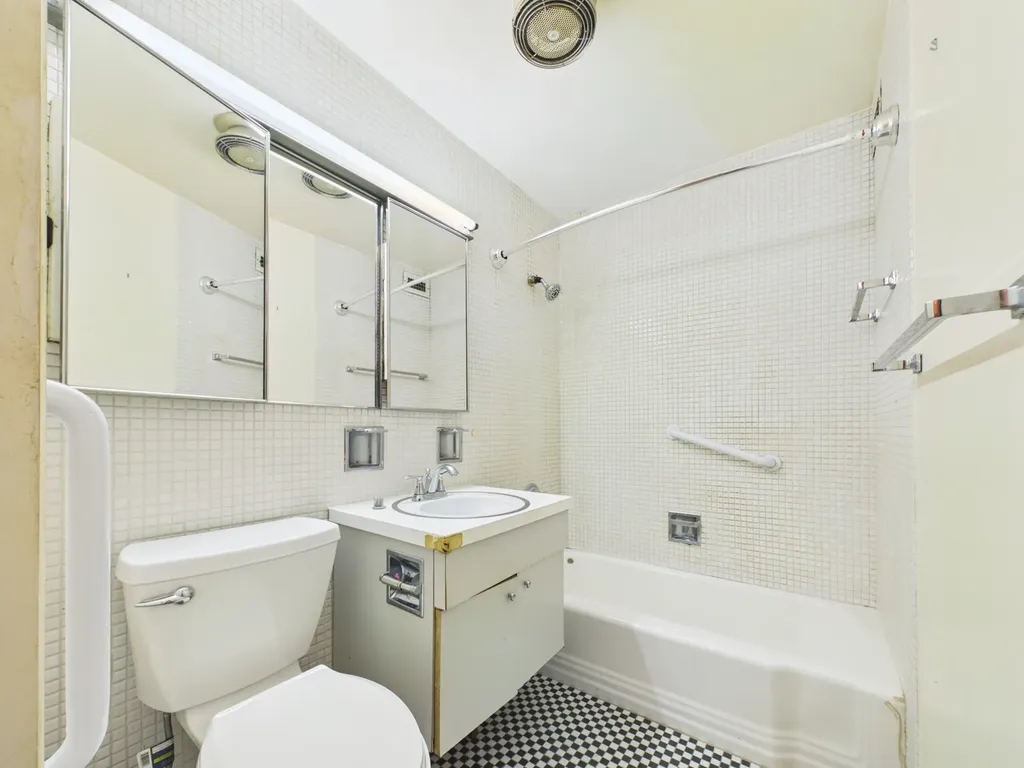 4800 South Chicago Beach Drive Chicago IL 60615