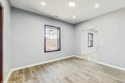 6808 North Clark Street Chicago IL 60626