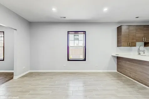 6808 North Clark Street Chicago IL 60626