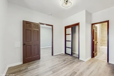 6808 North Clark Street Chicago IL 60626