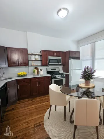 2633 West Haddon Avenue Chicago IL 60622