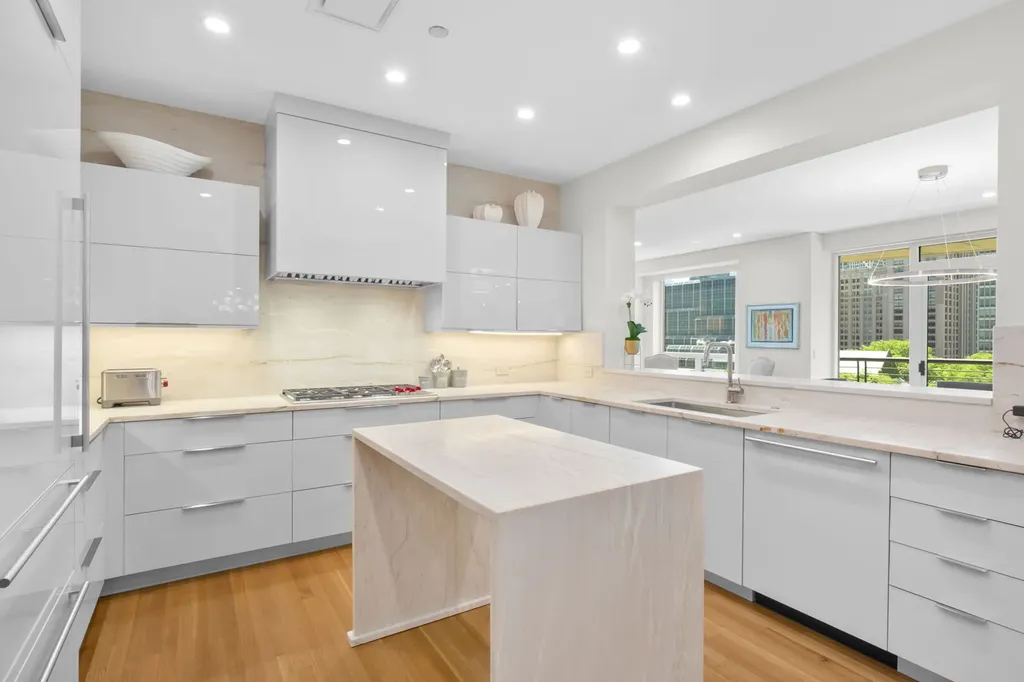 270 East Pearson Street Chicago IL 60611