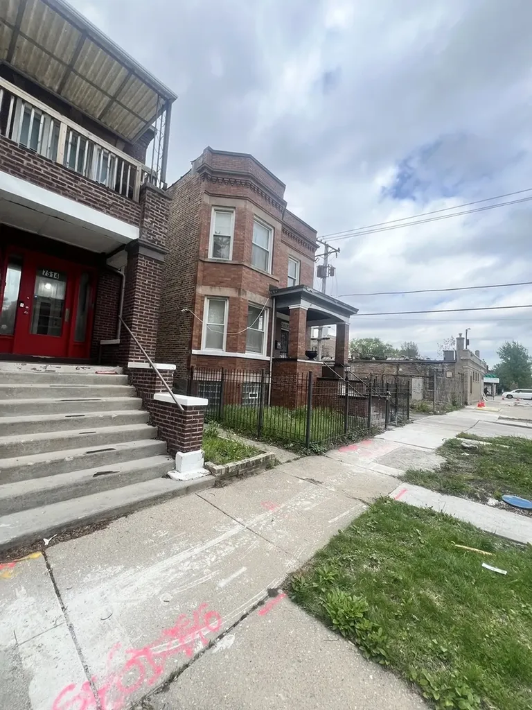 7512 South Langley Avenue Chicago IL 60619