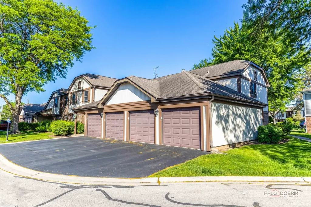 369 Southbury Court Schaumburg IL 60193