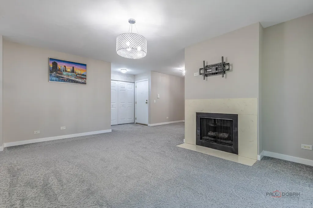 369 Southbury Court Schaumburg IL 60193