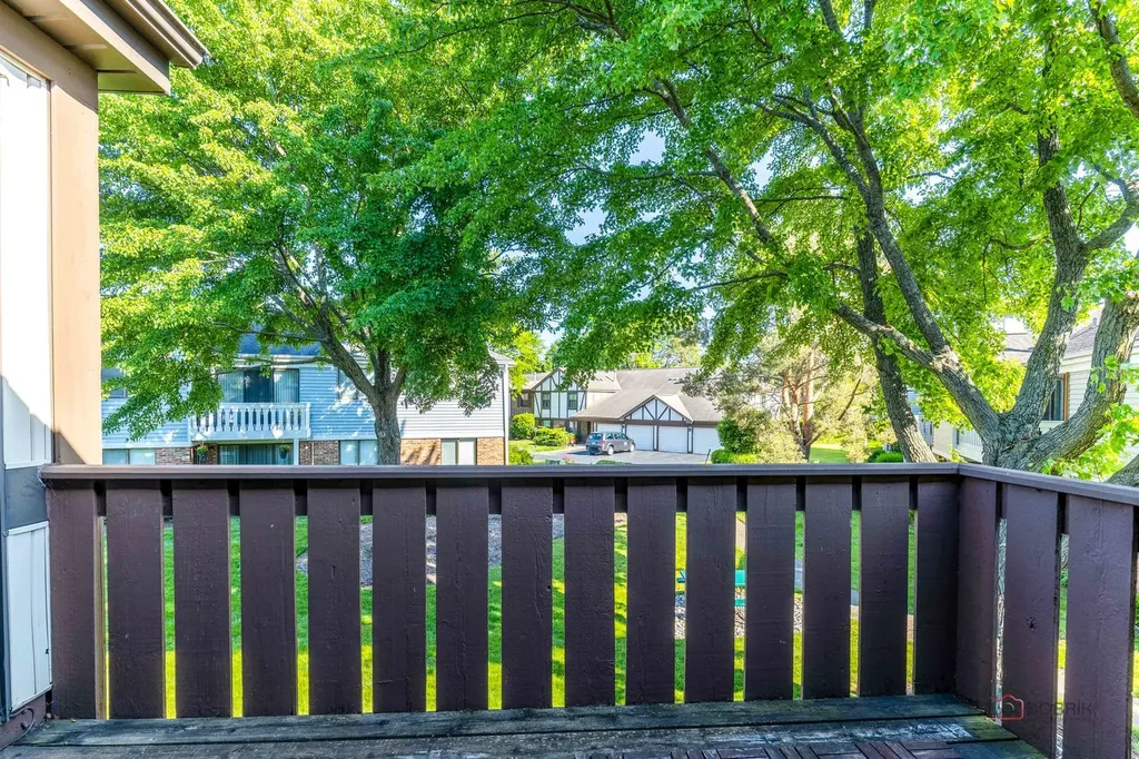 369 Southbury Court Schaumburg IL 60193