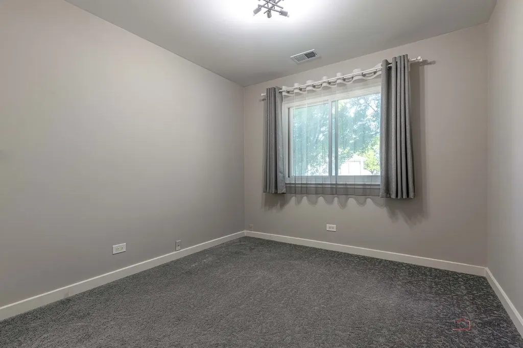 369 Southbury Court Schaumburg IL 60193