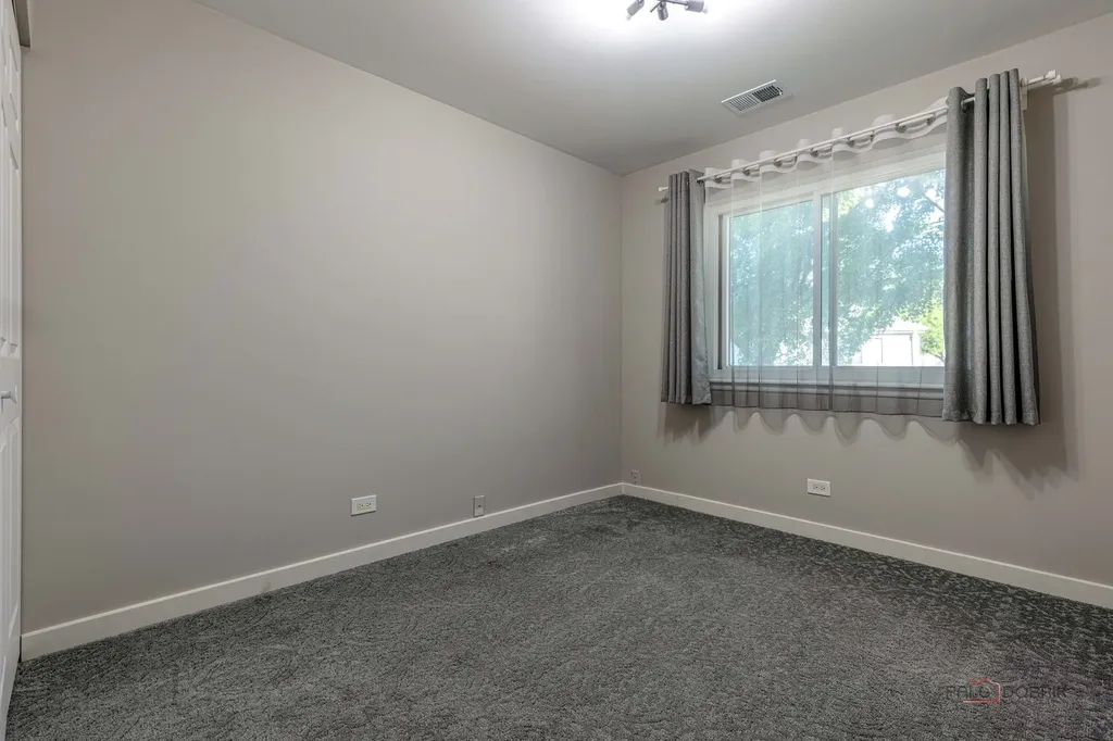369 Southbury Court Schaumburg IL 60193