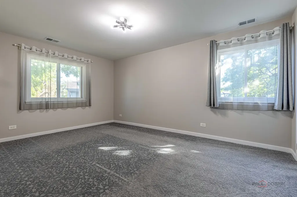 369 Southbury Court Schaumburg IL 60193