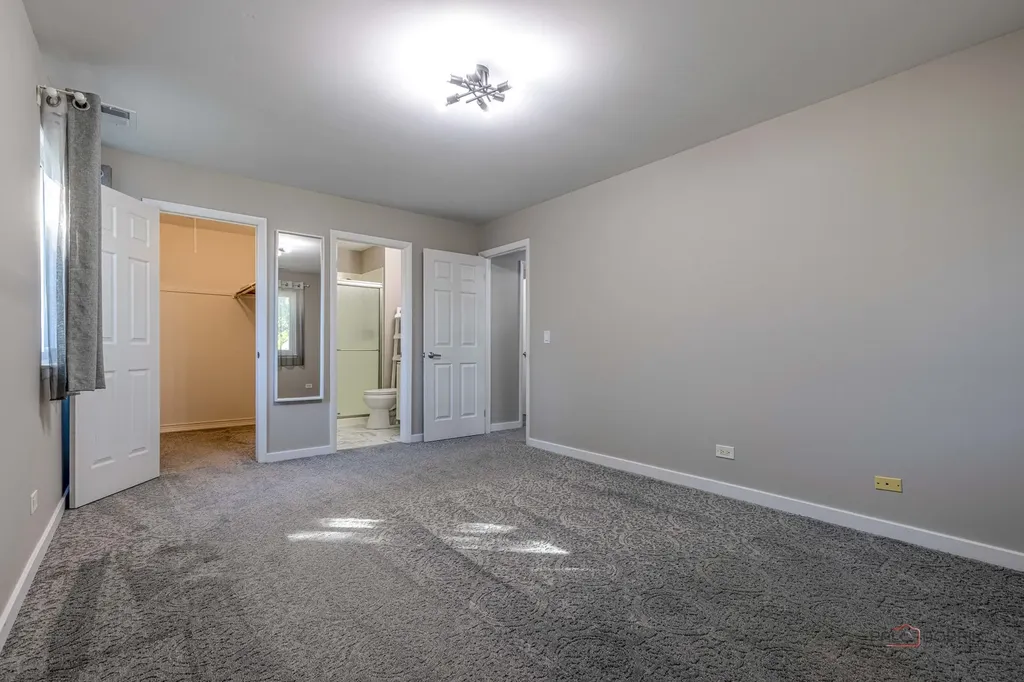 369 Southbury Court Schaumburg IL 60193