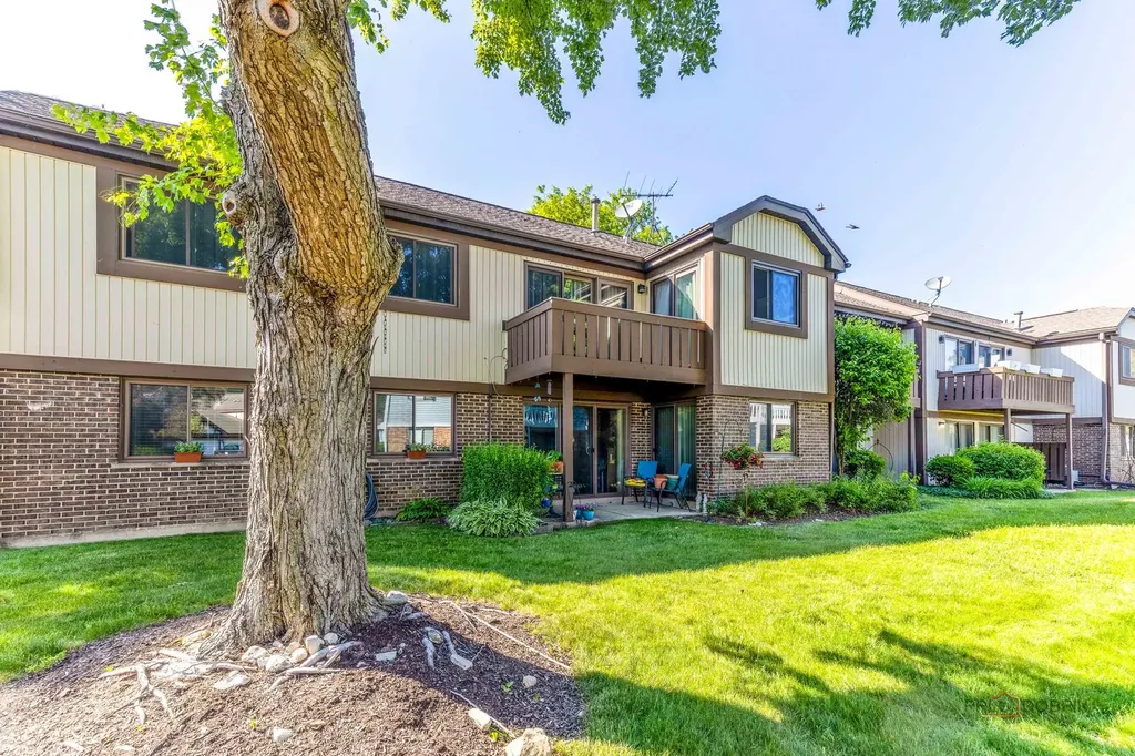 369 Southbury Court Schaumburg IL 60193