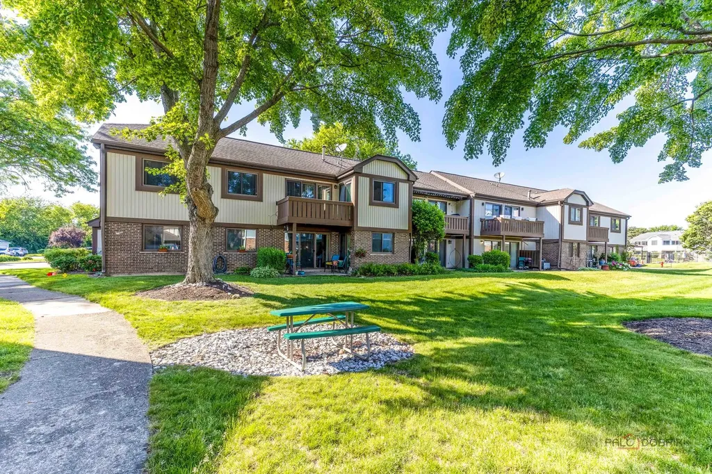 369 Southbury Court Schaumburg IL 60193