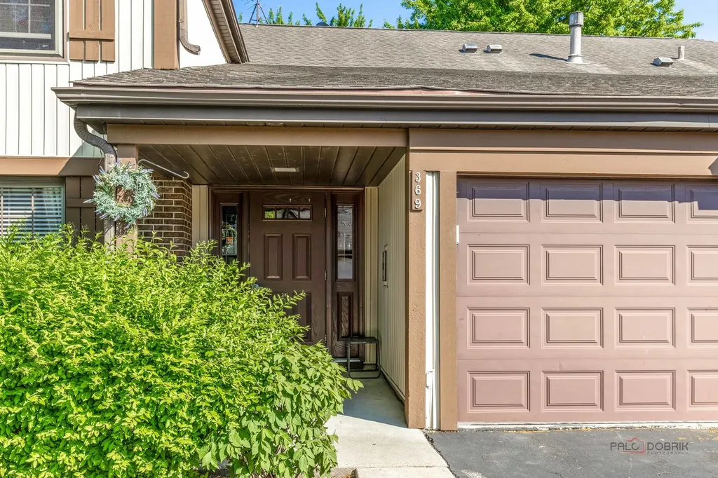369 Southbury Court Schaumburg IL 60193