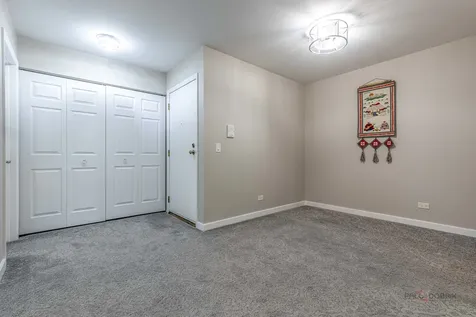 369 Southbury Court Schaumburg IL 60193