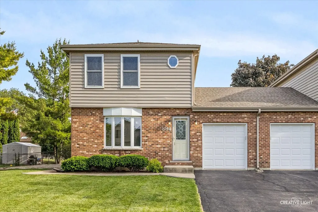 894 Glenlake Drive Carol Stream IL 60188