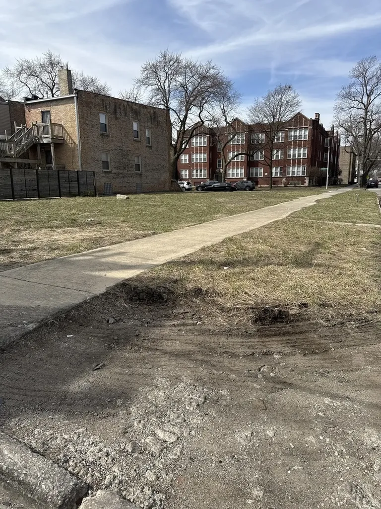 201 East 70th Street Chicago IL 60637
