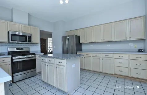 268 Pembrook Lane Mundelein IL 60060