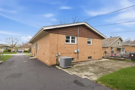 14325 Tripp Avenue Midlothian IL 60445