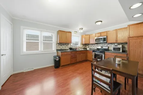 14325 Tripp Avenue Midlothian IL 60445