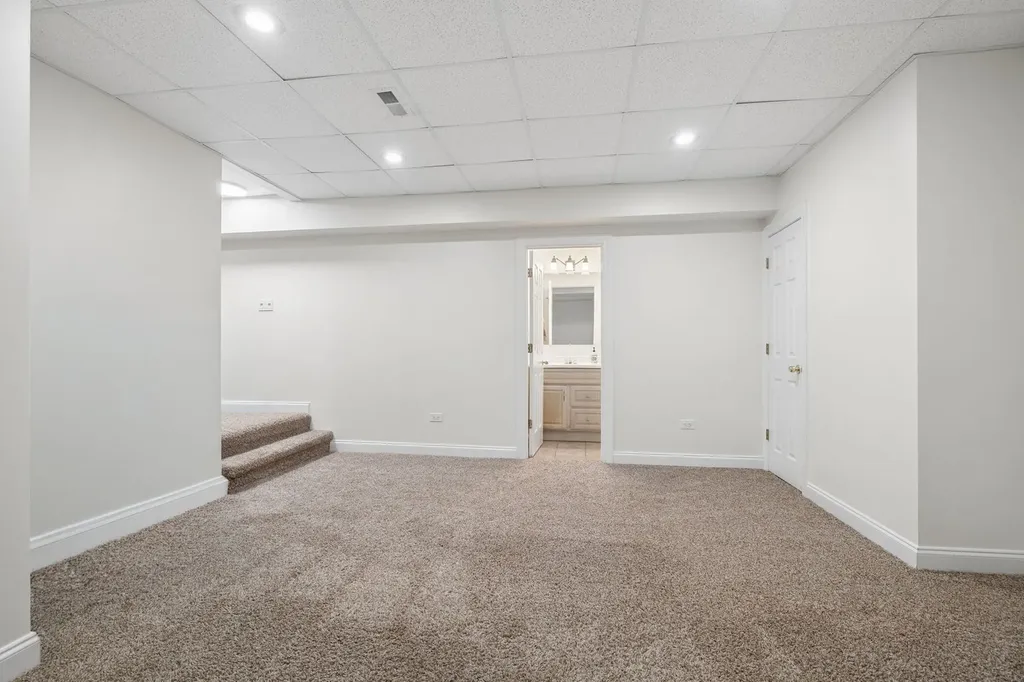 2612 Charlestowne Lane Naperville IL 60564