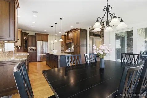 2460 Bird Lane Batavia IL 60510