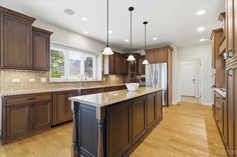 2460 Bird Lane Batavia IL 60510