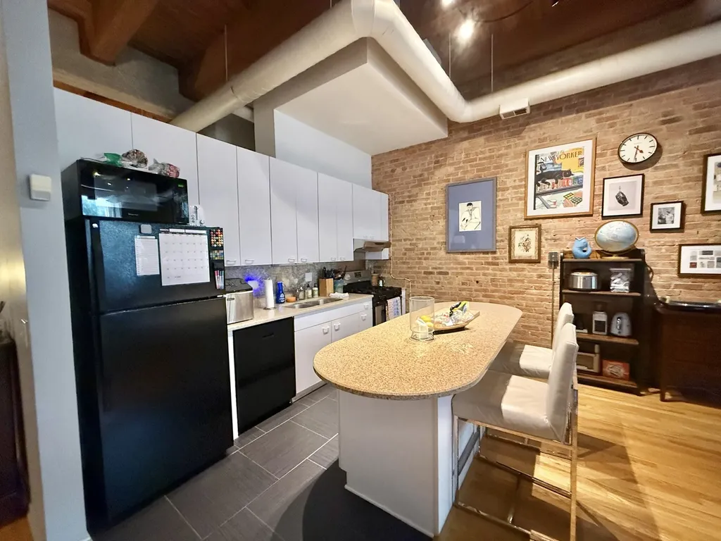 1122 West Newport Avenue Chicago IL 60657
