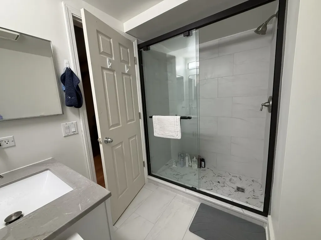 1122 West Newport Avenue Chicago IL 60657