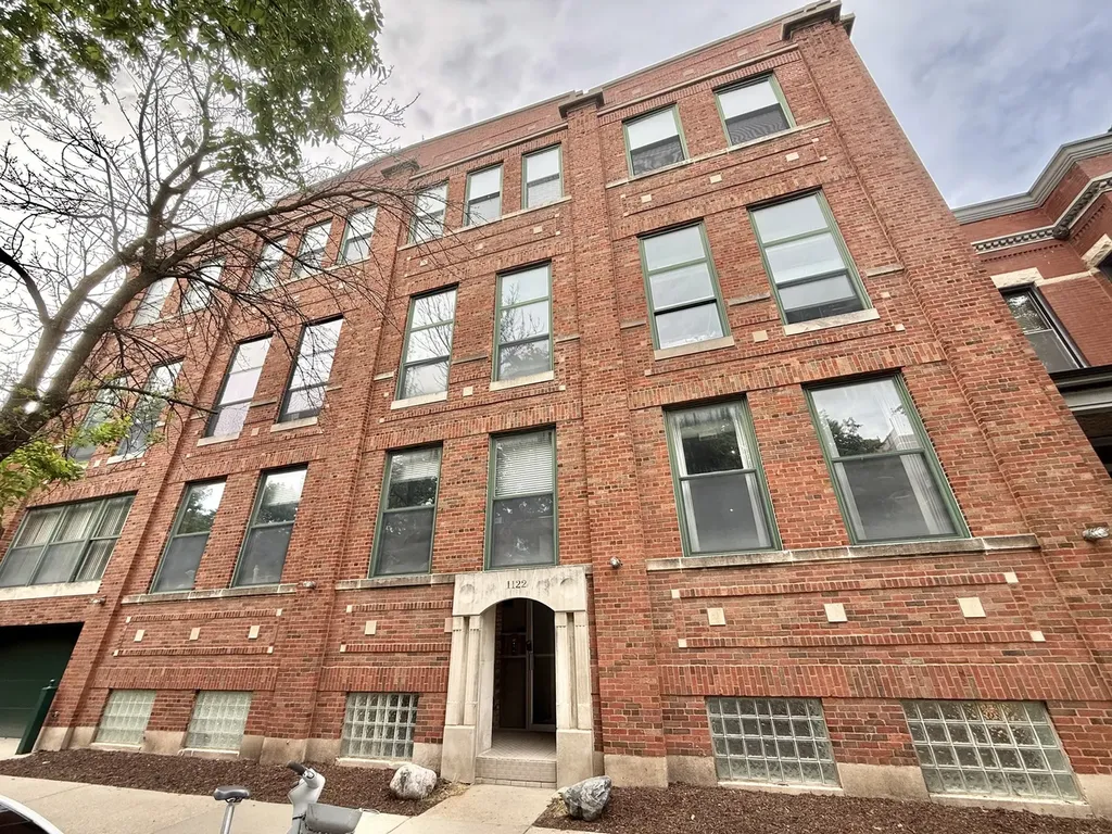 1122 West Newport Avenue Chicago IL 60657