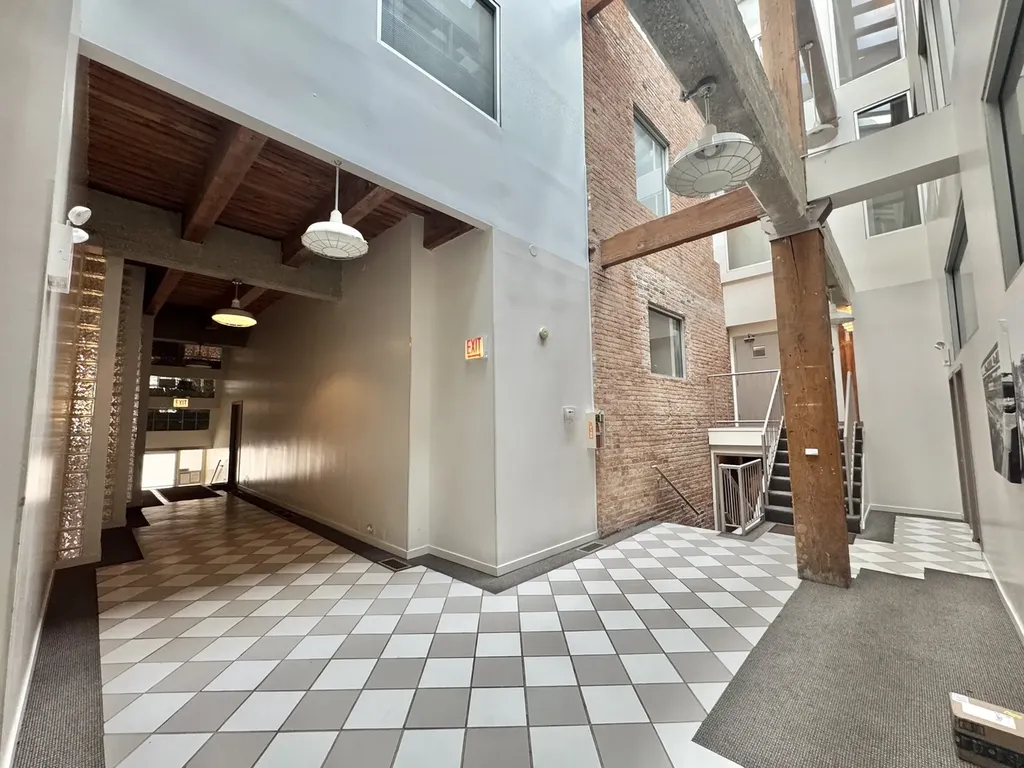 1122 West Newport Avenue Chicago IL 60657