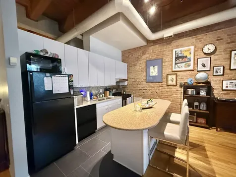 1122 West Newport Avenue Chicago IL 60657