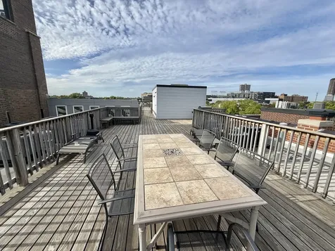 1122 West Newport Avenue Chicago IL 60657