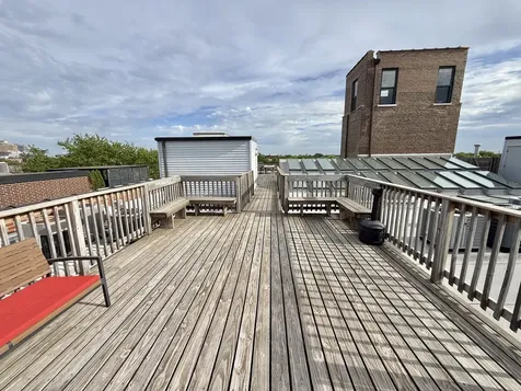 1122 West Newport Avenue Chicago IL 60657