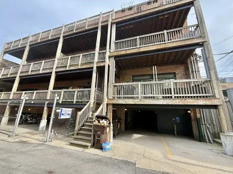 1122 West Newport Avenue Chicago IL 60657
