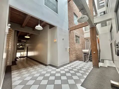 1122 West Newport Avenue Chicago IL 60657