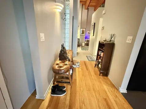 1122 West Newport Avenue Chicago IL 60657