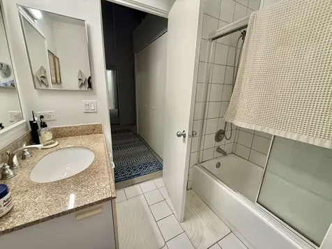 1122 West Newport Avenue Chicago IL 60657