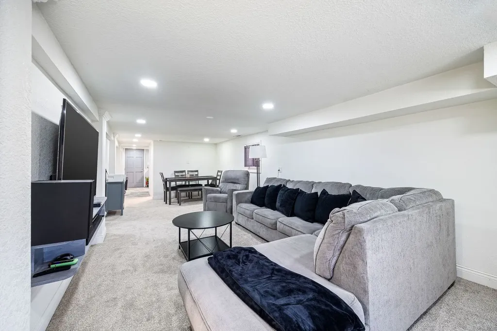 5136 West George Street Chicago IL 60641