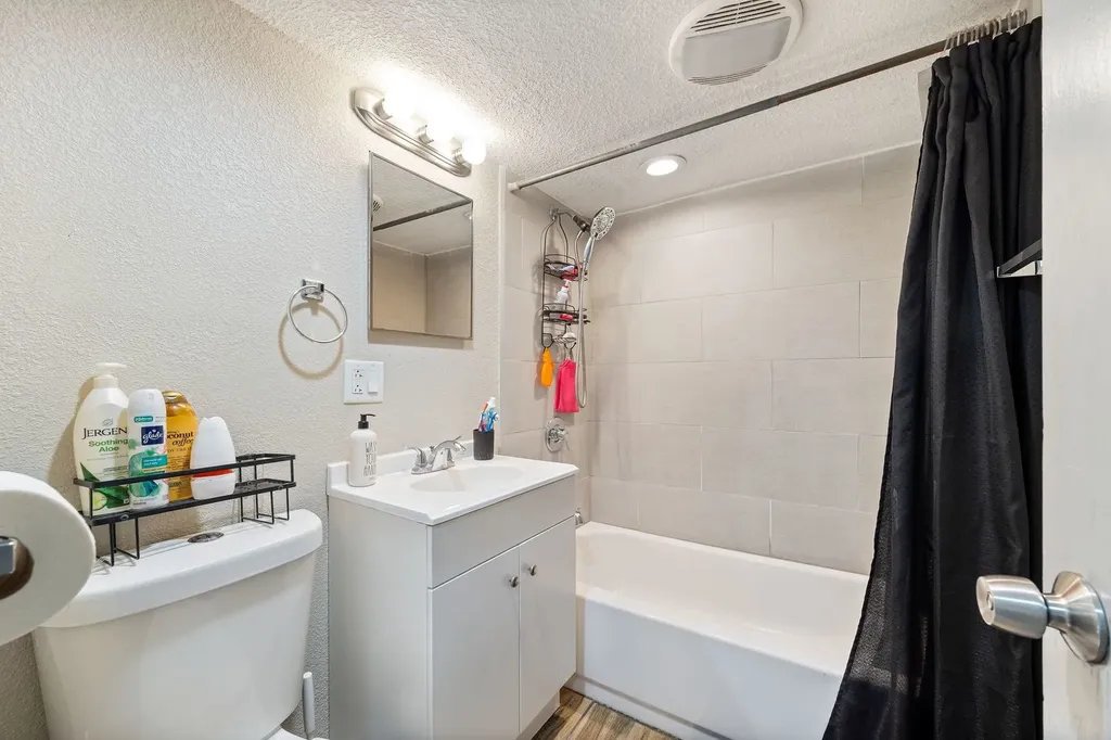 5136 West George Street Chicago IL 60641