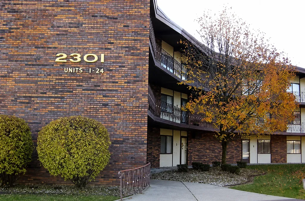 2301 Holiday Terrace Lansing IL 60438