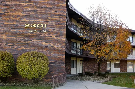 2301 Holiday Terrace Lansing IL 60438