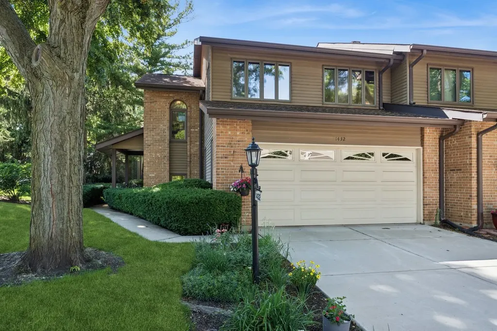 1432 Picadilly Circle Mount Prospect IL 60056
