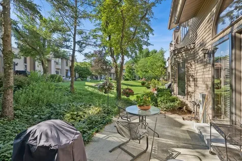 1432 Picadilly Circle Mount Prospect IL 60056