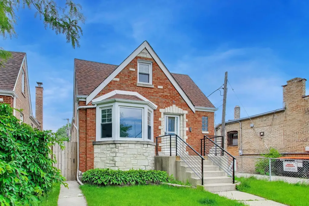 5718 North Parkside Avenue Chicago IL 60646